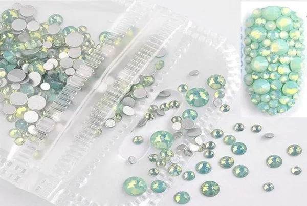 Kristalle-Mondstein Opal-Grün