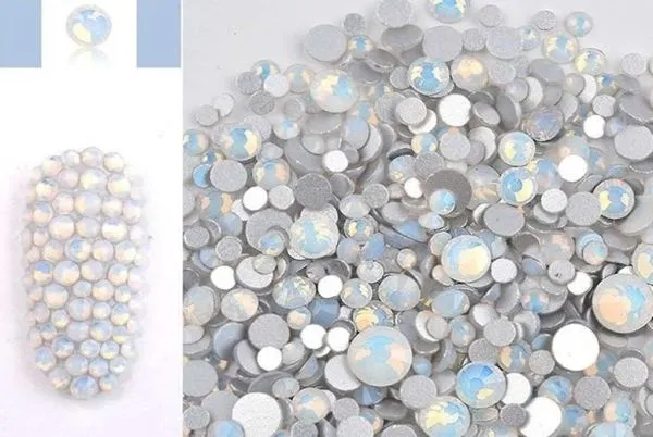 Kristalle-Mondstein Opal-Weiß